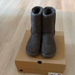 UGG Women’s classic Short